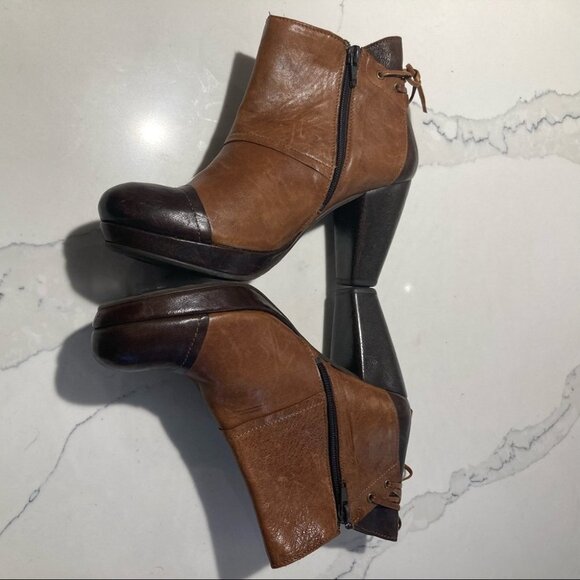 BRAKO Sz 38 Two Toned Stacked Heel Ankle Leather  Booties - Picture 3 of 8